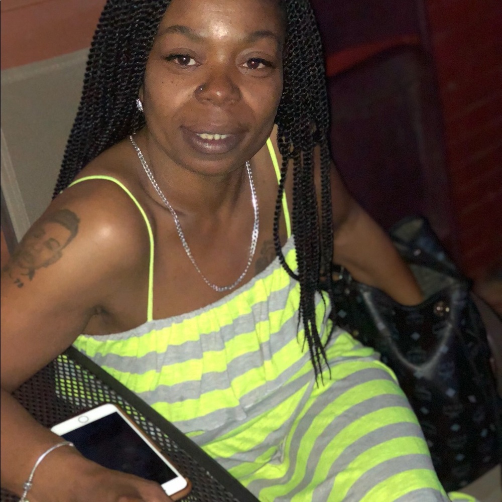 Meet your Posher, Monique